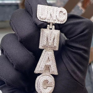 Pendentif personnalisé en moissanite glacée, argent sterling 925, luxe hip-hop, plaqué or 18 carats, pour homme et femme, idéal pour les fêtes - Product Image 1