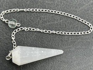 Pendule poli en cristal de sélénite naturel pour l'alignement des chakras de la purification de l'aura Love Focus et la décoration de guérison élégante - Product Image 2