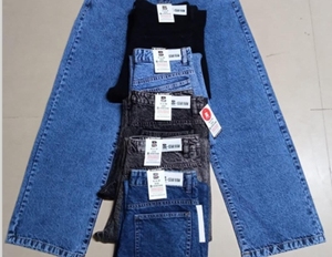 Jeans pour hommes à jambe droite, en denim uni, coupe classique, pour un usage décontracté et extérieur, disponibles à prix compétitif, directement de l'usine. - Product Image 2