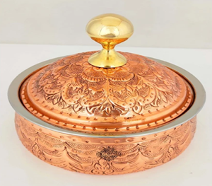 Elegante manija de latón con grabado floral intrincado, borde de acero elegante y pomo pulido. Disponible a precio de mayorista. - Product Image 3