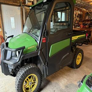 Compre el Vehículo Industrial John Deere Gator XUV 835R 4X4 de Alta Capacidad, Calidad Premium y Alto Rendimiento con Entrega Rápida Disponible - Product Image 2