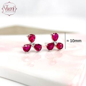 Pendientes de Oro Blanco Sólido de 18K con 3 Hojas en Forma de Pera y Rubí Natural con Diamantes de Sheri Jewels para Mujer - Regalo de Aniversario Moderno - Product Image 2