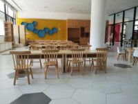 Table d'ordinateur portable EMA Relaxation pour une utilisation quotidienne au bureau, robuste, idéale pour l'école, la maternelle et le bureau