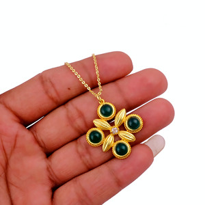 El Joyero - Collar con Colgante de Trébol de Ónix Verde en Oro de 18k, Cadena Ajustable, Joyería Artesanal Vintage Personalizada para Mujer - Product Image 3