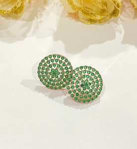 RAY FINE ORNATES ต่างหูทรงกลมประดับมรกตชุบทองคำขาว 14K ดีไซน์ทันสมัย ได้รับการรับรองจาก IGI ของขวัญเครื่องประดับสำหรับวันครบรอบ เหมาะสำหรับทุกเพศ - Product Image 1