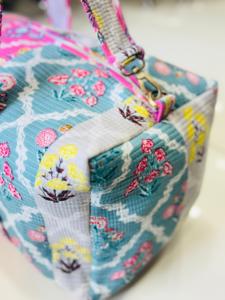 Bolsa de Lona de Algodón Acolchada Hecha a Mano con Estampado de Bloques, Correa Larga Desmontable, Duradera, Ecológica, de Gran Capacidad, para Fin de Semana, Deportiva y de Lujo - Product Image 3