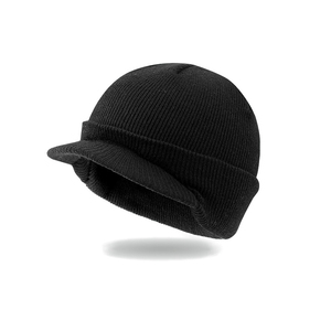 Gorro de Punto Negro Personalizable con Visera, Estilo Urbano, Ecológico y Duradero, Unisex, para Invierno - Product Image 1