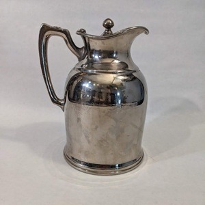 Carafe à eau en acier inoxydable de qualité supérieure avec couvercle, pichet élégant pour la maison, l'hôtel, le restaurant, la cuisine et la salle à manger - Product Image 1