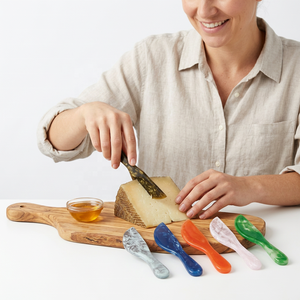 Collection artisanale au design classique, fabrication artisanale moderne, vente en gros, artisanat Kiswah, ensemble de 3 couteaux à fromage, manches en résine, passe au lave-vaisselle - Product Image 1