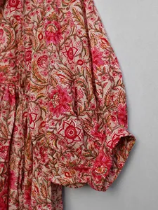 Robe courte en coton à imprimé floral rouge bohème pour femmes, avec manches bouffantes, coupe ample, col à nouer, robe d'été pour femmes - Product Image 4