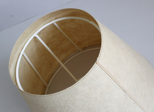 La fibre de Lokta naturelle et son papier ont une histoire bouddhiste/himalayenne ancienne et émettent une lumière spectaculaire autour de l'abat-jour. - Product Image 2