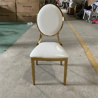 Location de meubles en fer moderne pour banquet, fête, événement, mariage, hôtel doré fantaisie, chaise de salle à manger empilable à dossier rond à prix bon marché