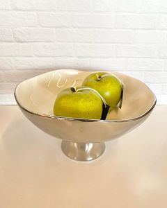 Tazón de servir ligero de metal con acabado esmaltado, fácil de transportar y perfecto para servir diferentes tipos de comida. - Product Image 3