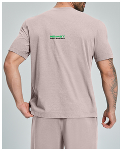 เสื้อยืดคอตตอนทรงปกติสำหรับผู้ชายของ Naimat Abbas Industries พร้อมลายพิมพ์โลโก้ด้านหน้า คอกลม แขนสั้น เนื้อผ้าเจอร์ซีย์ ระบายอากาศได้ดี - Product Image 4