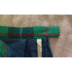 Jupe écossaise plissée vert et bleu à carreaux modernes pour écolière, style kilt, fabriquée au Pakistan, 100 % laine - Product Image 6