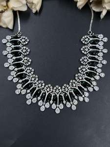 Conjunto de Collar con Diamantes Americanos en Plata, Collar con Circonitas Verdes, Joyería India, Joyería para Recepciones, Joyería Bollywood - Product Image 6