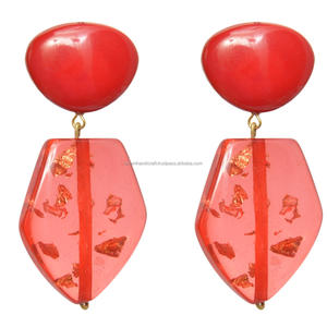 Pendientes colgantes de resina de color personalizados de lujo hechos a mano para mujer, accesorios de moda altamente pulidos de alta calidad de la India - Product Image 1