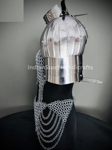 Conjunto de Armadura de Malla Metálica Plateada con Cristales, Diseño Moderno con Grabado, Prenda de Moda, Artesanía Calvin de Uttarakand - Product Image 4