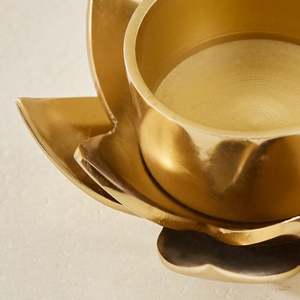 Support de Bougie Chaude Soma Pema Lotus Doré, Artisanat Écologique et Durable, Décoration Religieuse pour la Maison - Product Image 3