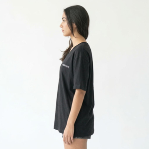Camiseta Negra Casual de Cuello en V para Mujer, Talla Grande, 100% Algodón Ecológico, Impresión de Logotipo Digital Personalizada, Camiseta Lisa al por Mayor - Product Image 4