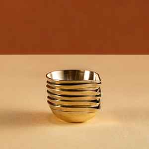 Lot de 6 Petites Diyas Industriels Modernes en Laiton Poli Style Artistique Bold Blossom, Diamètre 2 Pouces, Décoration de Mariage, Vente en Gros Inde - Product Image 1