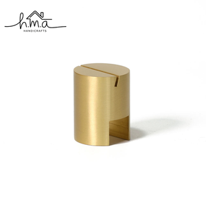 Porte-cartes de visite cylindrique en métal doré, support de présentation de cartes de bureau rond, support de cartes de table de bureau moderne et minimaliste, décoration - Product Image 1