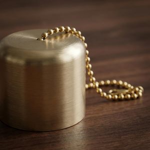 Paquete de 2 Apagavelas de Latón con Cadena, Cubierta Decorativa Vintage para Antorcha Tiki, Extintor de Llama de Metal Pulido - Product Image 2