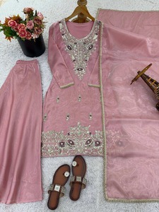 Ensemble de salwar kameez en soie brodée rose de haute qualité pour femmes, tenue de mariage traditionnelle, longueur au sol, sans plis - Product Image 5