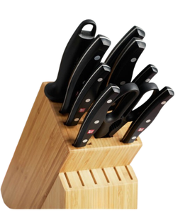 Porte-couteaux en bois brun clair avec manches rivetés noirs, lames argentées et ciseaux pour la découpe et la préparation des aliments à la maison - Product Image 5