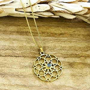 สร้อยคอทองเหลืองลายดอกไม้สไตล์โบฮีเมียนยอดนิยมสำหรับผู้หญิง ชุบทอง 18k ลายเรขาคณิตศักดิ์สิทธิ์ ขายส่งแบบ OEM ODM - Product Image 5