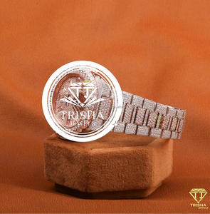 Elegante reloj de moda para mujer con brazalete de acero inoxidable y diseño de esfera texturizada - Product Image 4