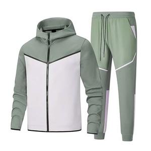 Survêtement de sport en microfibre à séchage rapide, sur mesure, en gros, avec poignets et ourlet élastiques pour un ajustement sûr pendant l'exercice - Product Image 1