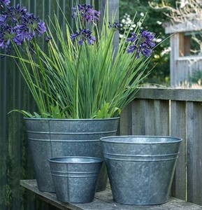 Prix de gros - Ensemble de 3 pots de fleurs en métal galvanisé avec finition naturelle pour plantes d'extérieur - Product Image 6