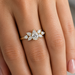 Anillo de Boda de Oro de 14K con Diamante Cultivado en Laboratorio Inspirado en la Naturaleza, Corte Pera, 1.00 Ct, Certificado IGI, Color E, Claridad VVS2/VS1, Diseño Floral - Product Image 2