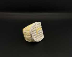 Anillo de Lujo con Moissanita y Engaste de Puntas, 0.5 Quilates, Plata, Unisex - Product Image 1