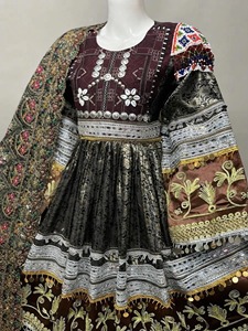 Robe afghane Kuchi faite à la main avec broderies et pièces de monnaie, ensemble dupatta, tenue de fête tribale, robe longue à manches longues pour femme, style décontracté - Product Image 3
