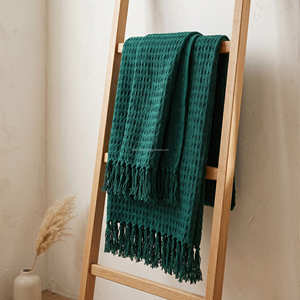 Manta de Algodón Borgoña con Textura Tejida Tridimensional 140x200 cm, Manta Decorativa para Sofá y Cama para Hogar Moderno - Product Image 6