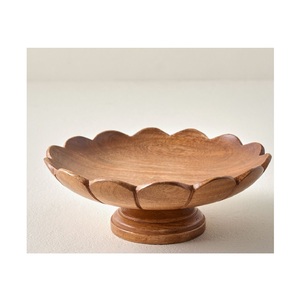 Plat à fruits surélevé en bois fait main, bol sur piédestal naturel pour noix, bonbons, collations et arrangement décoratif de table intérieure - Product Image 1
