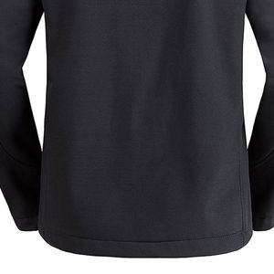 Chaqueta ligera de softshell con textura suave y tacto agradable. Ideal para usar en capas en climas frescos. - Product Image 4