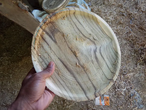 Plato de Madera de Teca Vintage - Bandeja de Servir de Madera Hecha a Mano de 25 cm, Tabla de Quesos de Madera Natural, Tabla de Charcutería Ecológica - Product Image 2