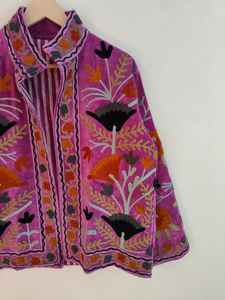 Chaqueta Bomber Corta de Terciopelo Bordada con Suzani Morado, Hecha a Mano, Vintage, Ecológica, Reversible, Estilo Boho Hippie, Regalo - Product Image 4