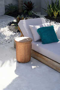 Mesa Auxiliar Redonda de Madera de Teca Sólida de Primera Calidad, Taburete Decorativo Hecho a Mano para Muebles de Villas Tropicales, Resorts y Cafés - Product Image 2