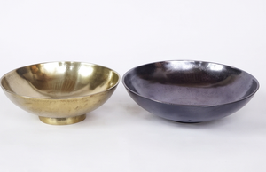Juego de tazones metálicos hechos a mano de primera calidad, dorados y negros, pulidos, de diseño minimalista, para regalo, elegantes para exhibir en la mesa del hogar. - Product Image 4