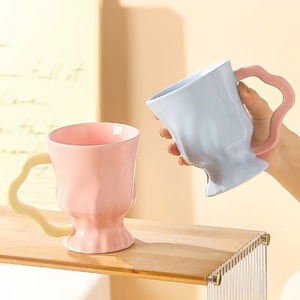 Fantástica taza de cerámica con colores suaves y una estética relajante, una linda taza de regalo ideal para amigos, parejas y seres queridos. - Product Image 5