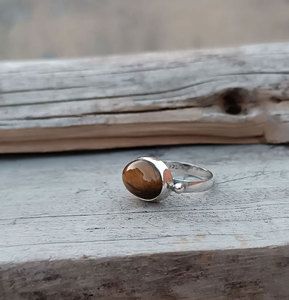 แหวนทองเหลืองทำมือประดับพลอยตาเสือทรงรี แหวนพลอยตาเสือธรรมชาติ แหวนสไตล์โบโฮสำหรับผู้หญิง - Product Image 2