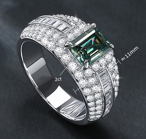 Anillo de Lujo para Hombre en Plata 925 con Diamante Cultivado en Laboratorio, Corte Esmeralda, Piedra Verde, Joyería de Plata Blanca de Diseño - Product Image 6