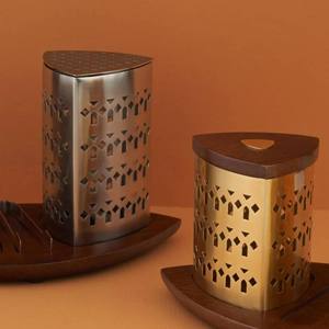 Quemador de incienso de metal hecho a mano con diseño geométrico, soporte de incienso bakhoor de lujo con bandeja de madera. - Product Image 5