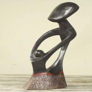 Escultura minimalista de aluminio fundido diseñada para espacios contemporáneos con proporciones equilibradas y una expresión tranquila. - Product Image 1