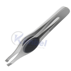 Pince à épiler à pointe pointue en acier inoxydable de haute qualité pour l'épilation incarnée et la poignée en silicone pour façonner les sourcils - Product Image 4