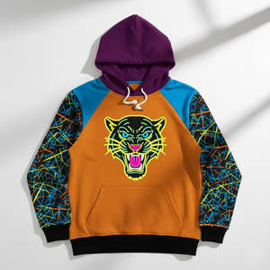 Sudadera con Capucha Electrónica Neon para Hombre, Diseño Gráfico Central y Detalle de Placa de Circuito en la Manga, Impresión Digital de Alta Definición - Product Image 5